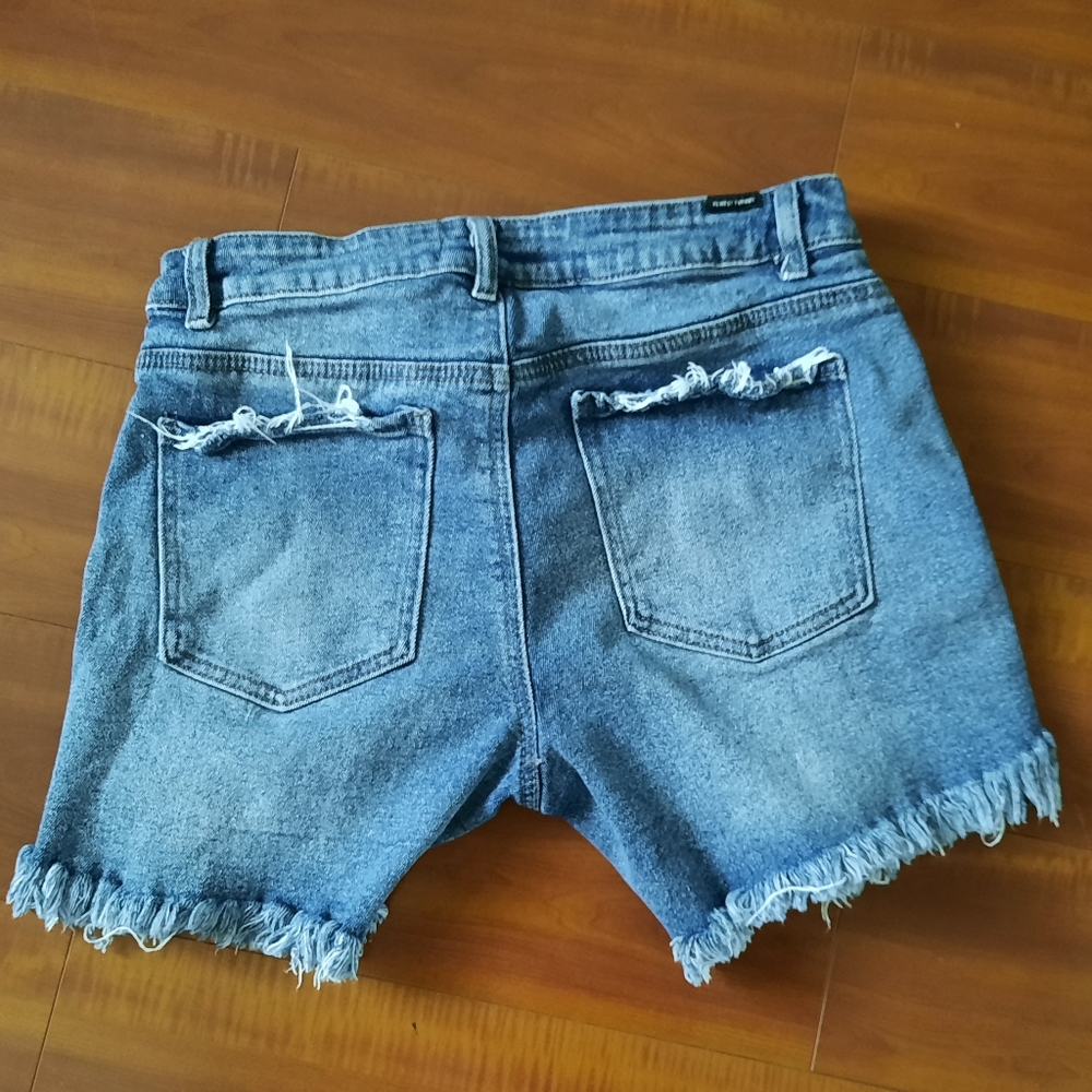 Almost Famous Jean Shorts - Picture 3 of 4